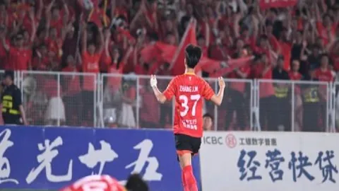 “比勒菲尔德2-1逆袭勒沃库森，德国杯半决赛告负，塔射手无力回天”